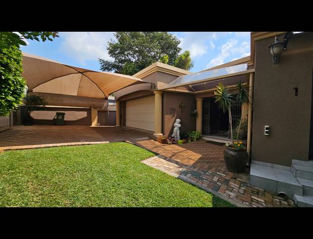 5 BEDROOM FREESTANDING FOR SALE IN BOSCHDAL